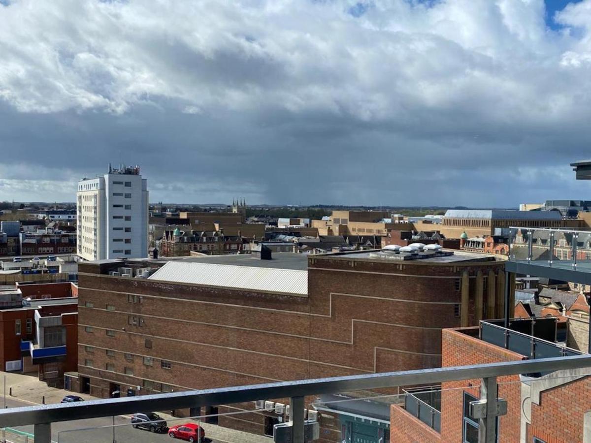 Central Cathedral View Penthouse: Modern Duplex with Terraces Peterborough Exterior photo